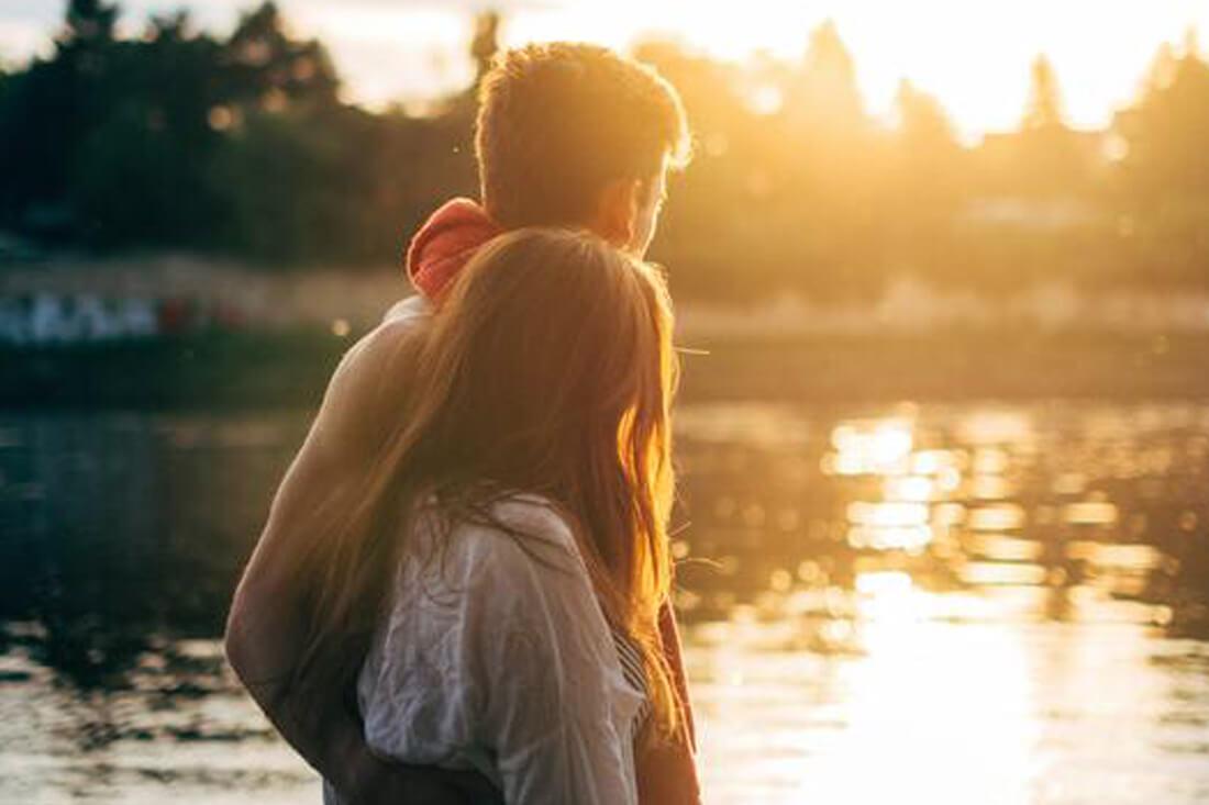 Blog post cover - 5 wellbeing tips for couples