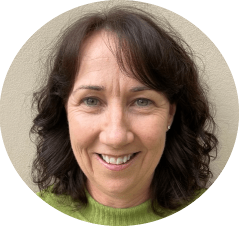 Circular portrait image of Carrie